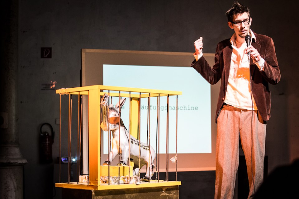 552667_572725909422867_2002750883_n